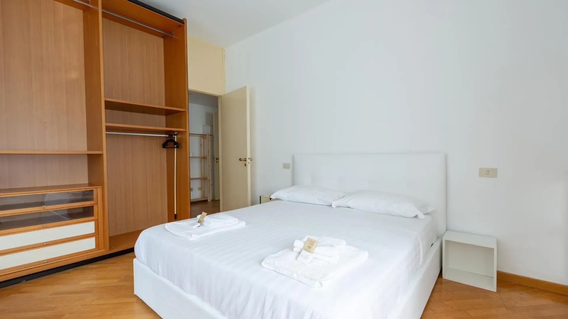 Lorenteggio Large Flat Milan Apartment