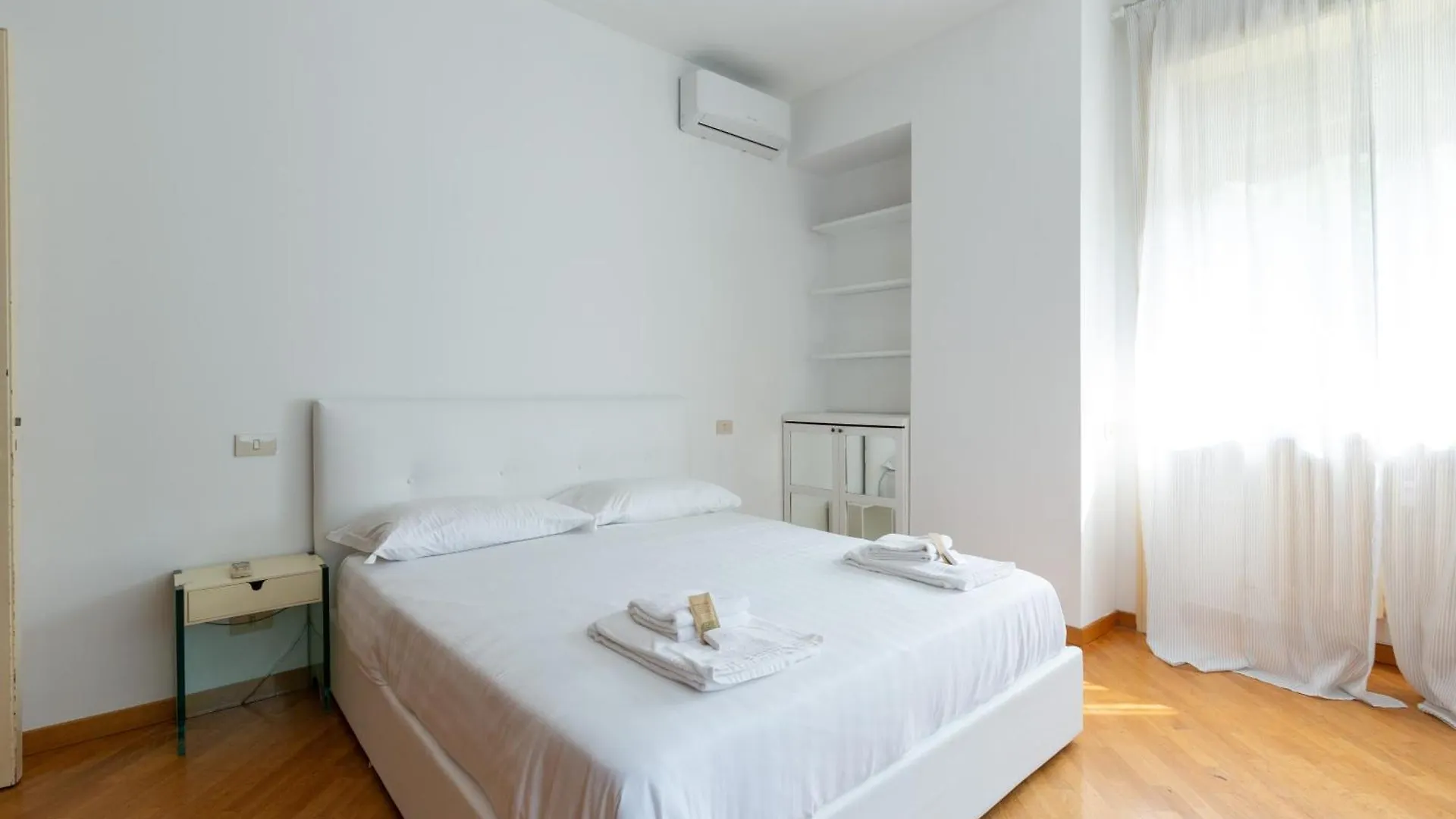 Apartment Lorenteggio Large Flat Milan Italy