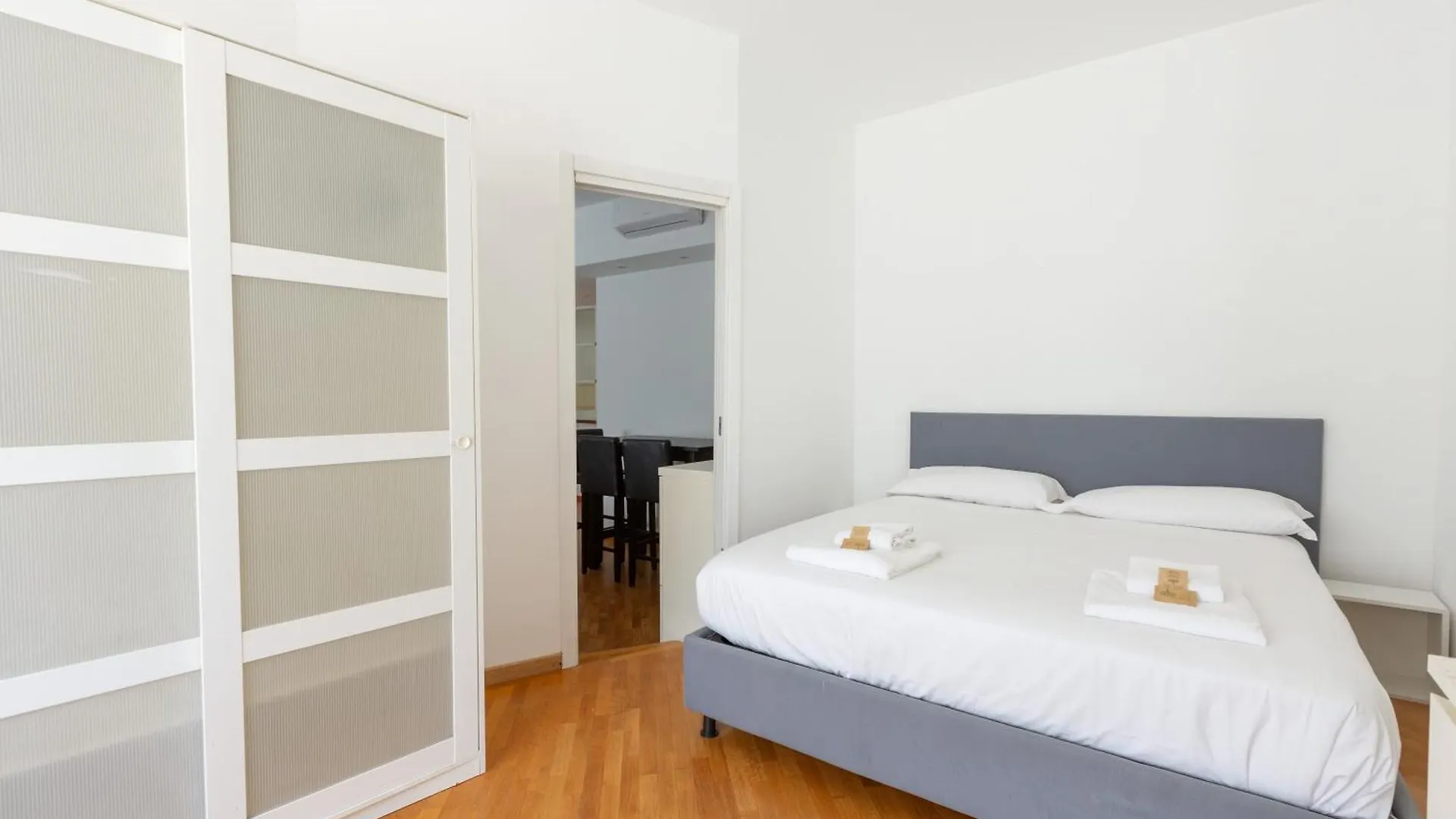 Apartment Lorenteggio Large Flat Milan