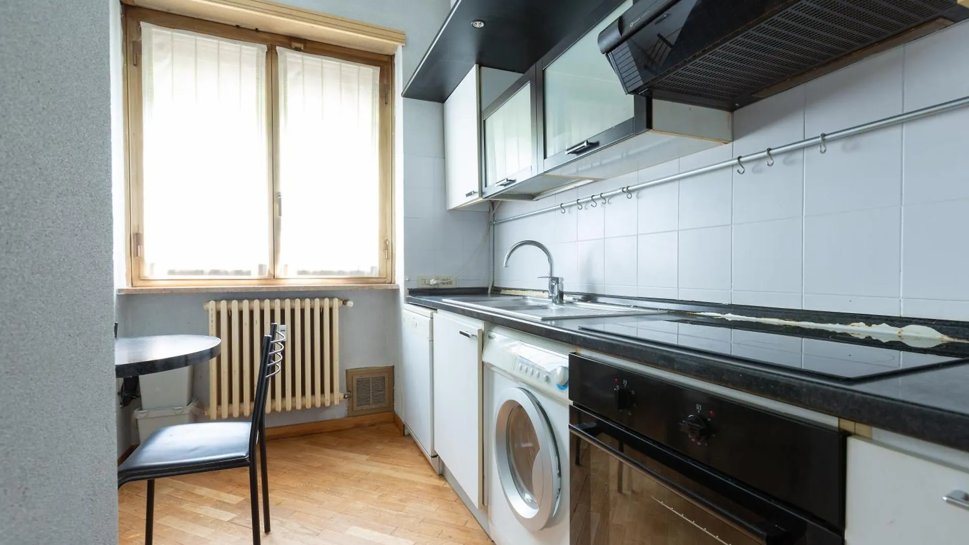Lorenteggio Large Flat Milan Apartment