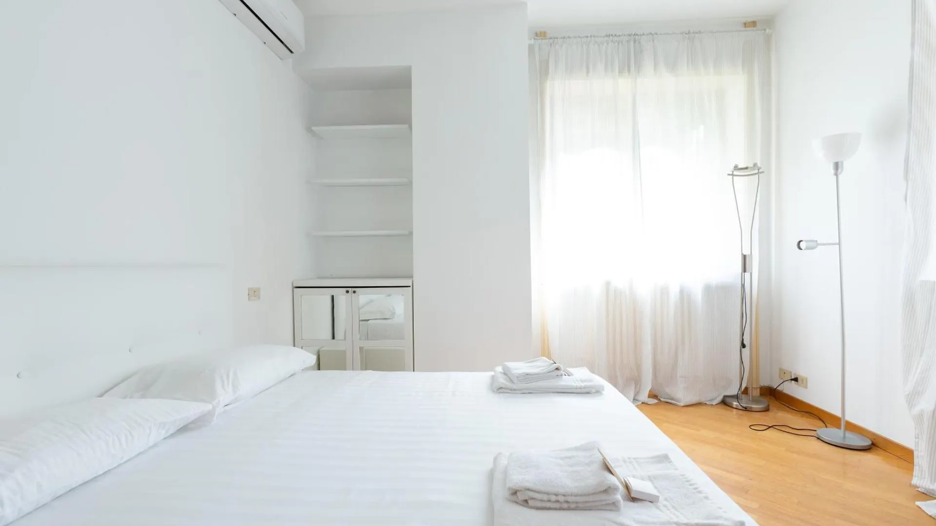 Lorenteggio Large Flat Milan